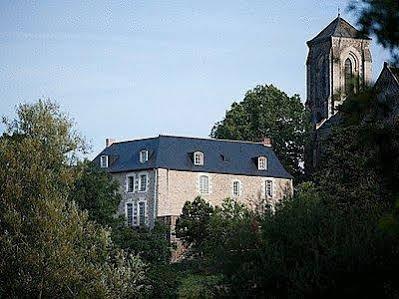 Logis Hotel Le Prieure Des Gourmands Шатобриан Экстерьер фото