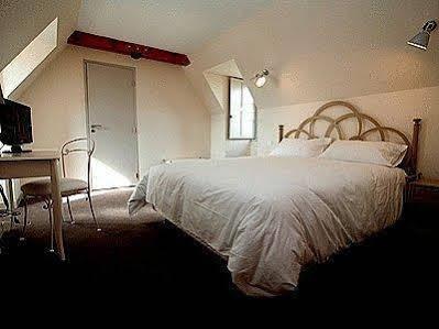 Logis Hotel Le Prieure Des Gourmands Шатобриан Экстерьер фото