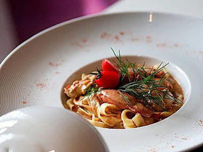 Logis Hotel Le Prieure Des Gourmands Шатобриан Экстерьер фото