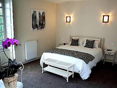 Logis Hotel Le Prieure Des Gourmands Шатобриан Экстерьер фото